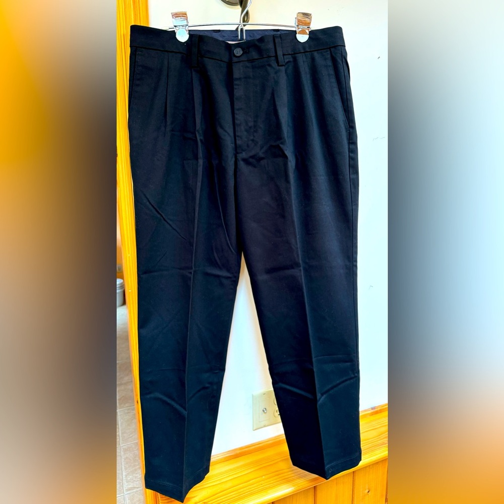 Docker’s classic khakis 34/29 black